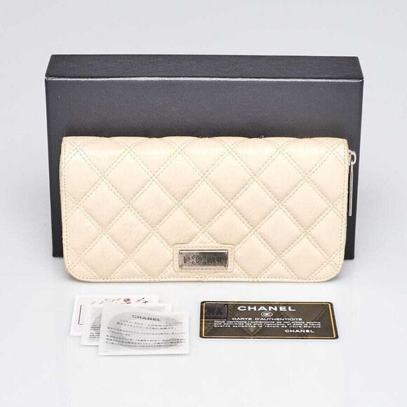 Chanel Dark White Quilted Leather (PNY- Paris New York) Zippy Wallet - Picture 1 of 9